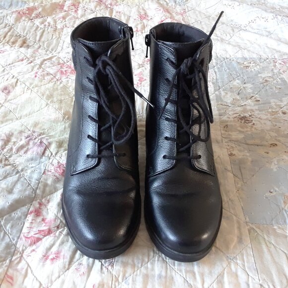 NWOT Clarks Hollis Jasmine Black Leather Boots NEW - Picture 6 of 16